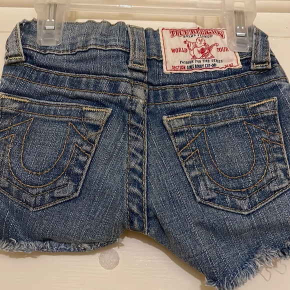 RARE Girls True Religion jean shorts. Size 2.belt inside🥰 - Picture 1 of 6